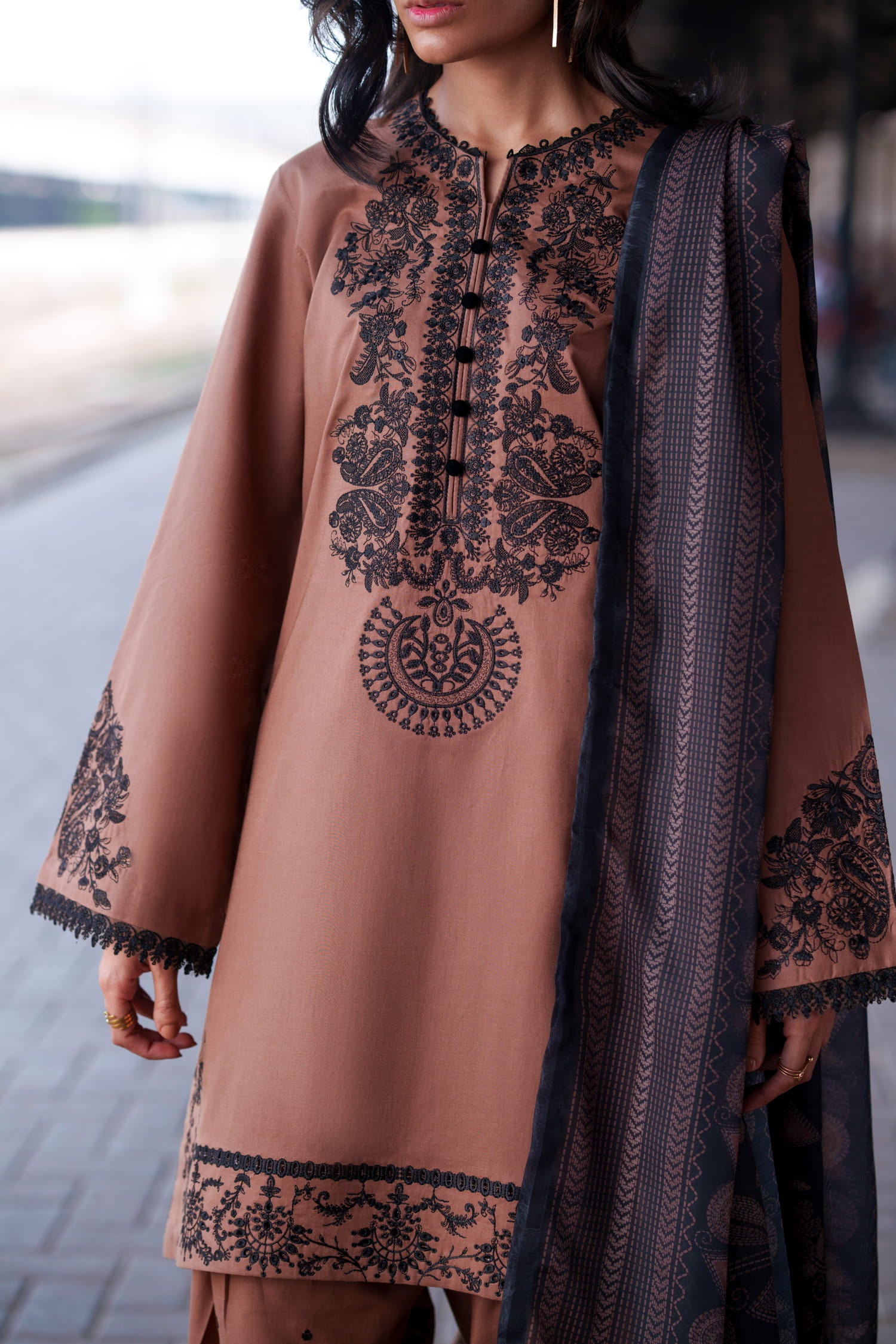 Safarnama 3PC Embroidered Lawn