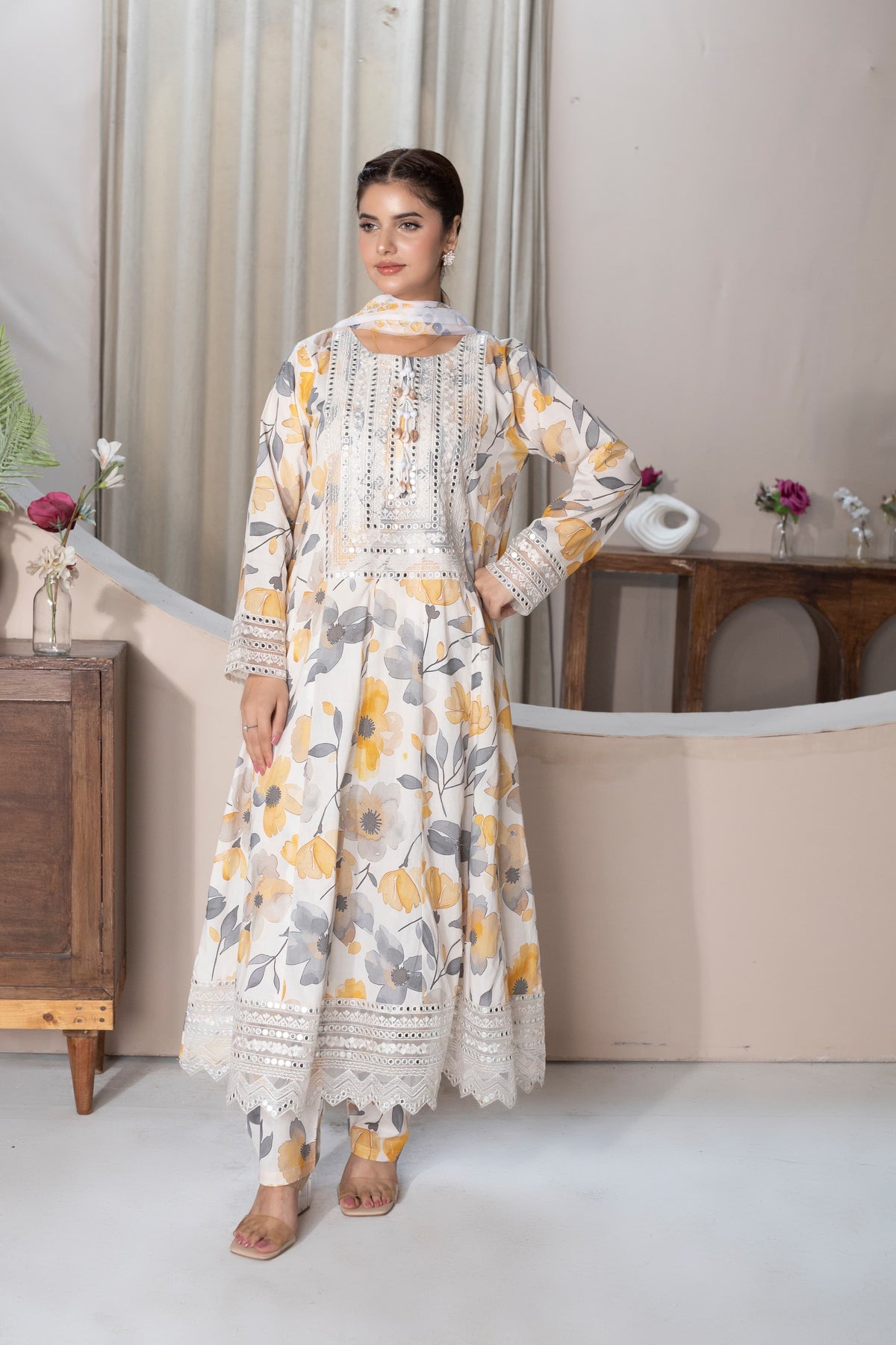Haya - Embroidered 3-Piece (Hrn)